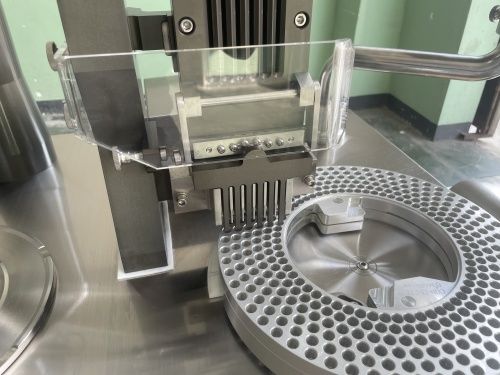 TIANHE Granül/Toz Yarı Otomatik Kapsül Dolum Makinesi CGN-208 28000 ADET Tedarikçi