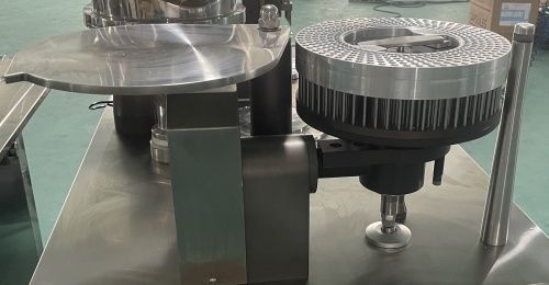 TIANHE Granül/Toz Yarı Otomatik Kapsül Dolum Makinesi CGN-208 28000 ADET Tedarikçi